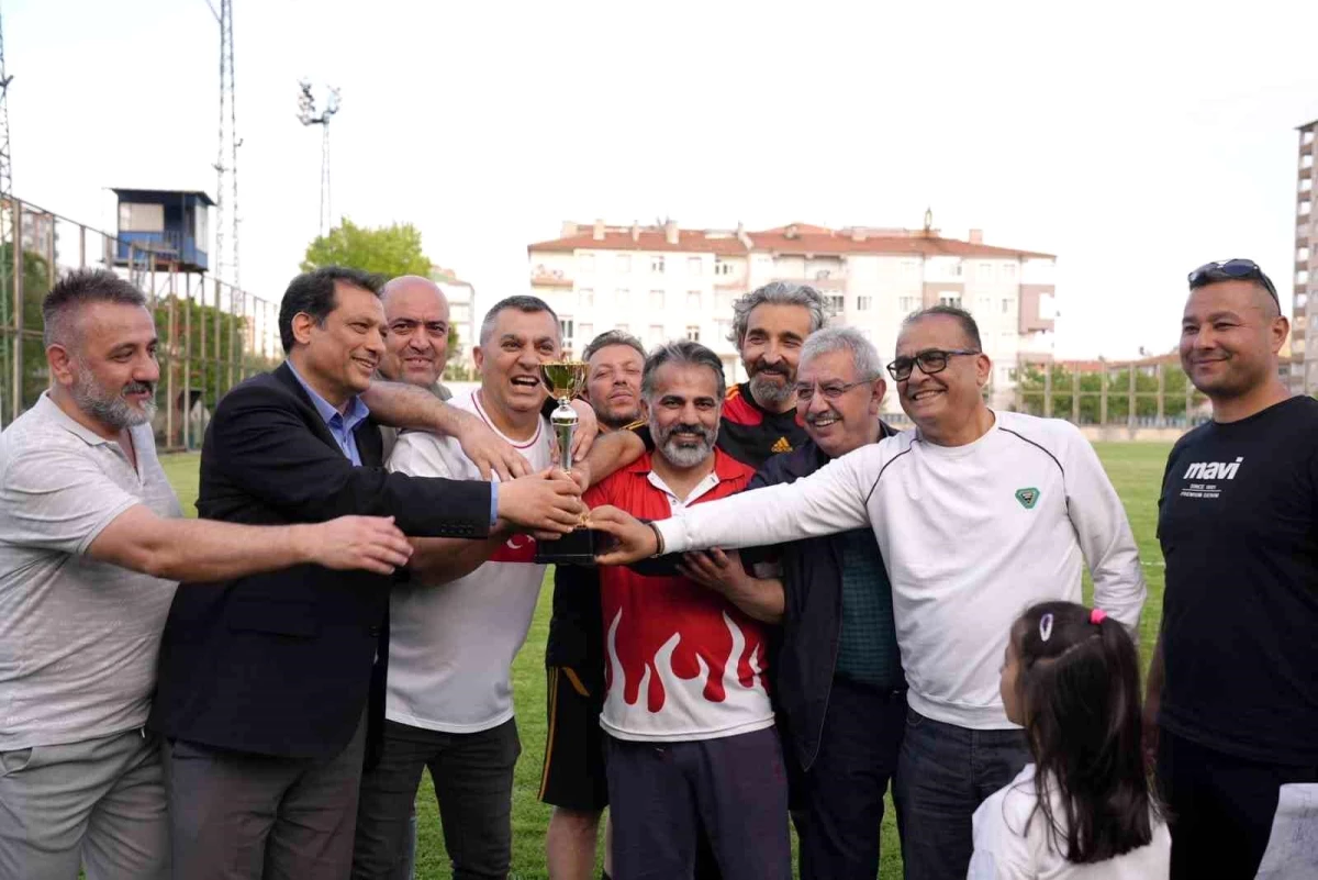TÜFAD Kayseri Şubesi tarafından düzenlenen Dörtlü 19 Mayıs Futbol Turnuvası renkli görüntülere sahne oldu