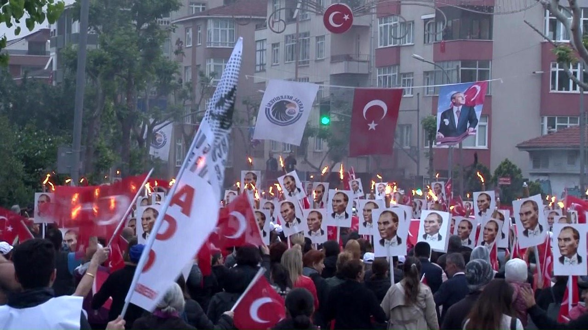 19 Mayıs Atatürk\'ü Anma, Gençlik ve Spor Bayramı Kartal\'da Kutlandı