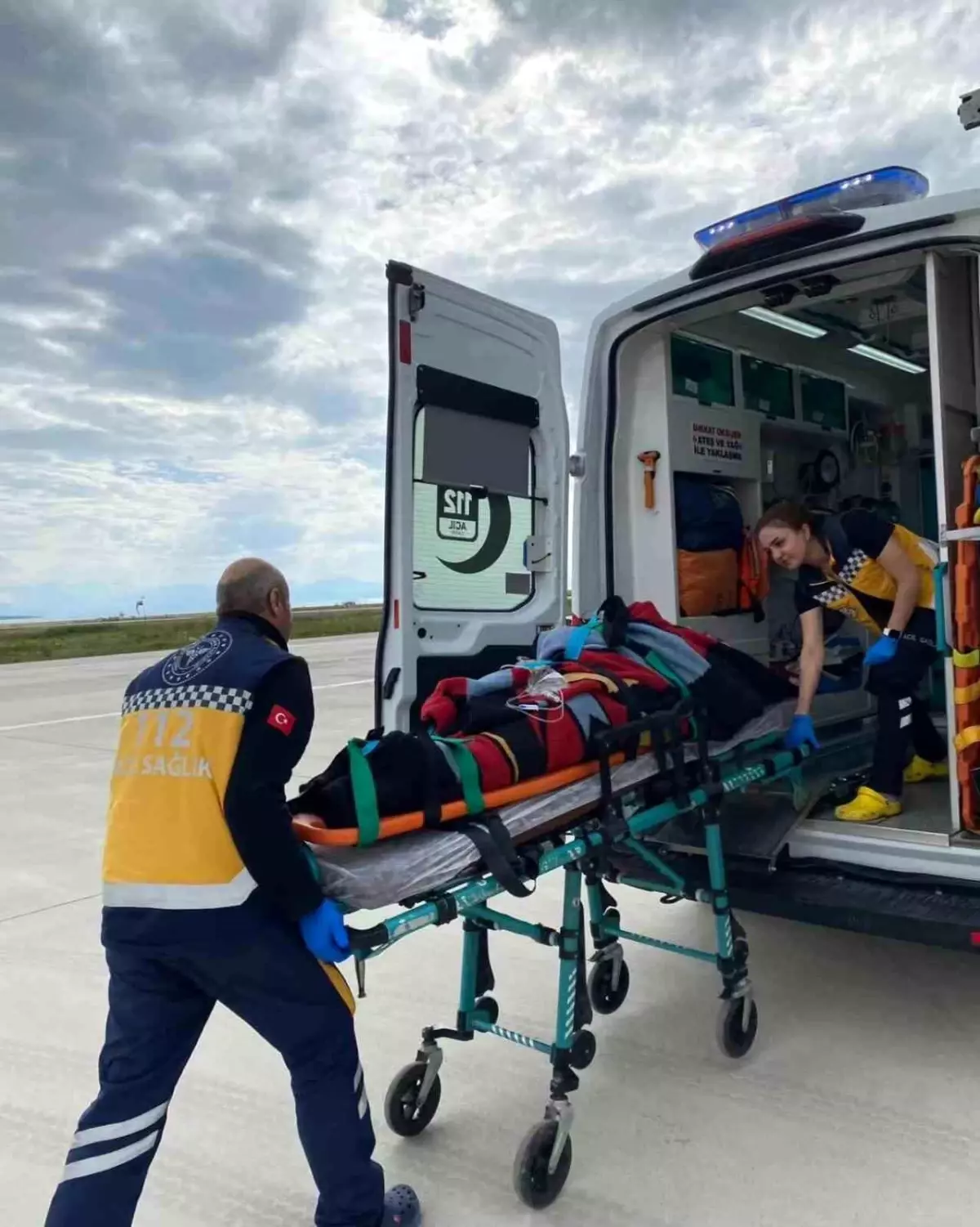 Van\'ın Çatak ilçesinde attan düşen hasta için helikopter ambulans sevk edildi