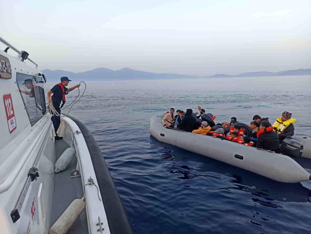 Kuşadası\'nda Mobil Radar Tarafından Yakalanan 20 Düzensiz Göçmen Kurtarıldı