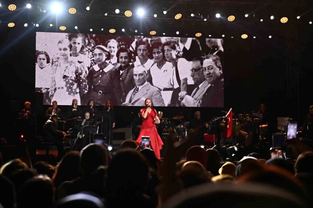 Beyoğlu Belediyesi Gençlik Festivali Candan Erçetin Konseriyle Son Buldu