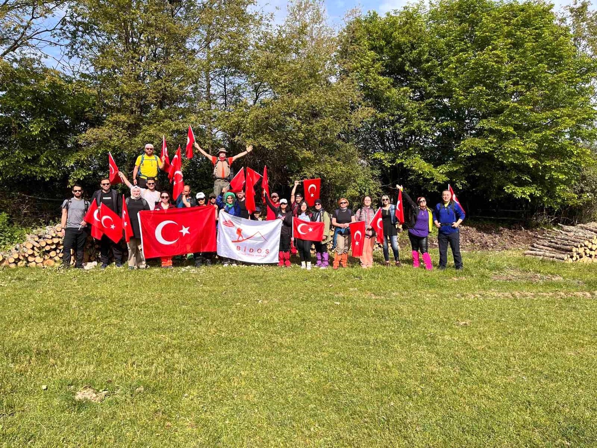 BİDOS Üyeleri Elmabahçe\'de Doğa Yürüyüşü Yaptı