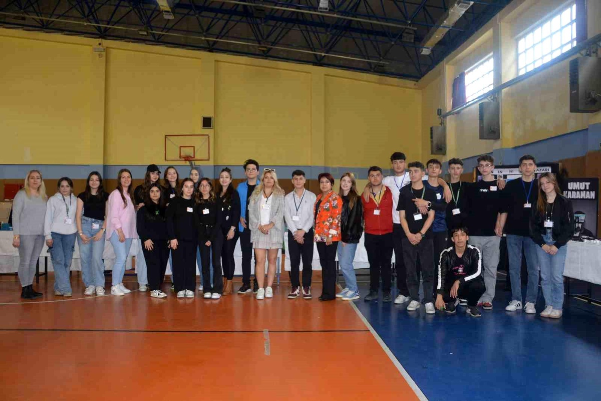 Ünye Mehmet Refik Güven Anadolu Lisesi Öğrencileri Hayır Çarşısı Açtı