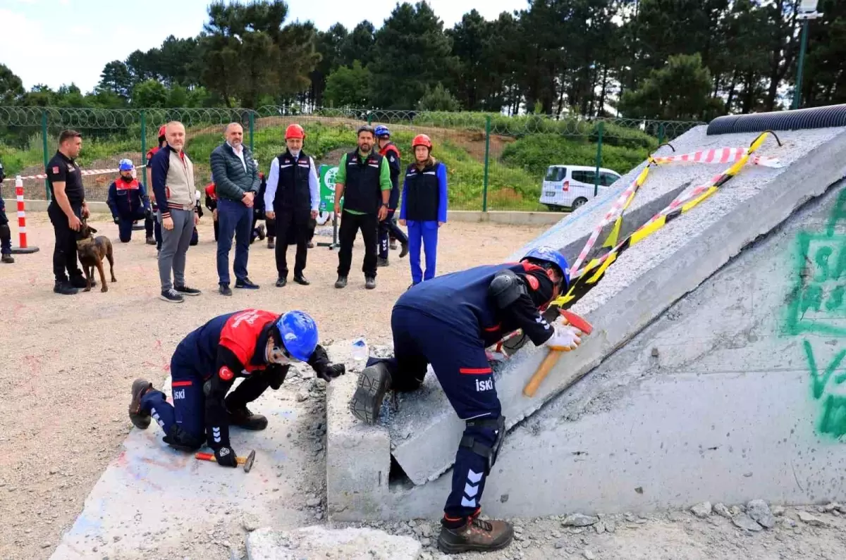 Eyüpsultan Belediyesi İSKİ personeline arama kurtarma eğitimi verdi