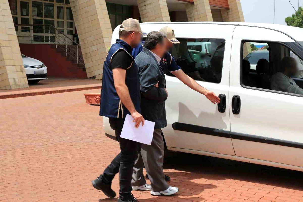 Isparta\'da FETÖ/PDY Silahlı Terör Örgütüne Üye Olma suçundan aranan esnaf yakalandı
