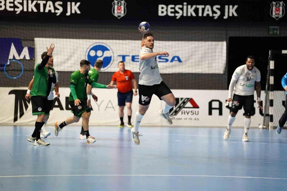 Beşiktaş, Sakarya Büyükşehir Belediyesi\'ni yenerek öne geçti