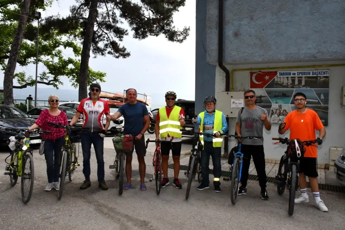 İznikli Yüzme Şampiyonu Erhan Turan İznik\'te Anlamlı Bir Triatlon Yarışması Düzenledi