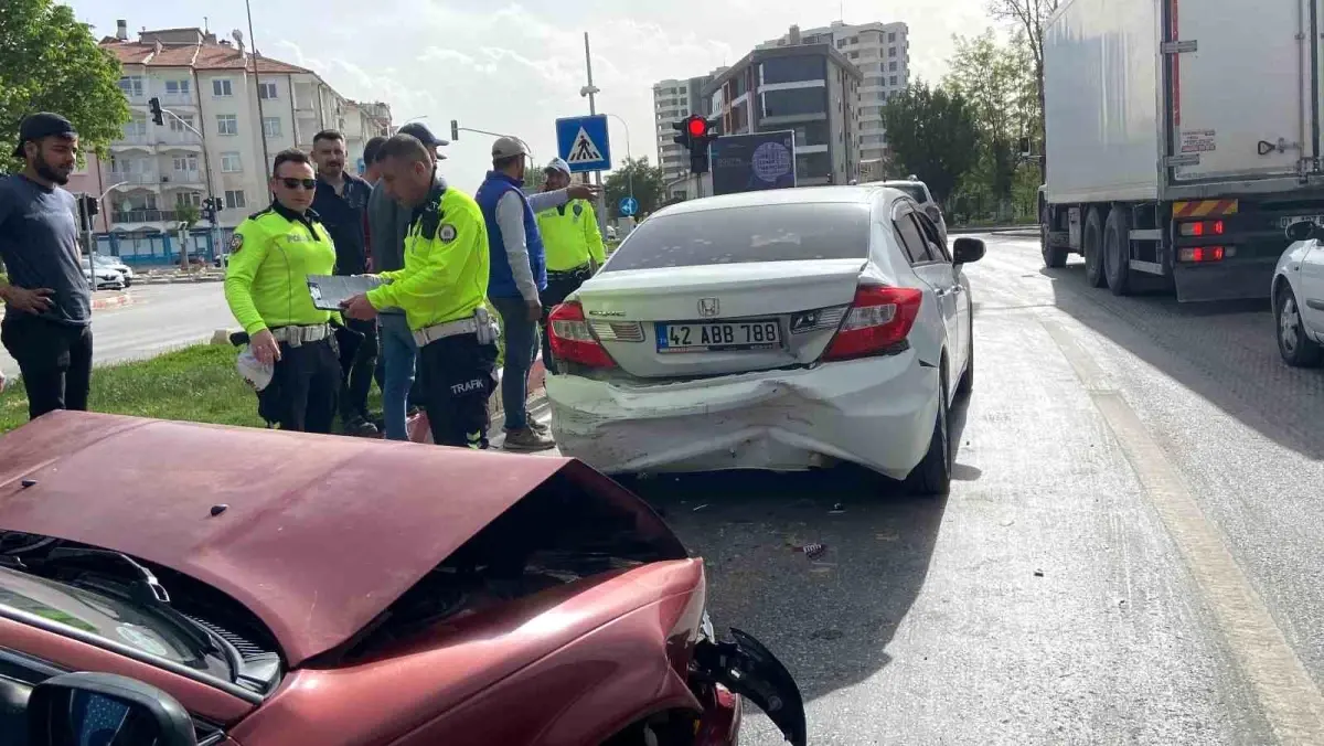 Karaman\'da Trafik Kazası: 3 Kişi Yaralandı