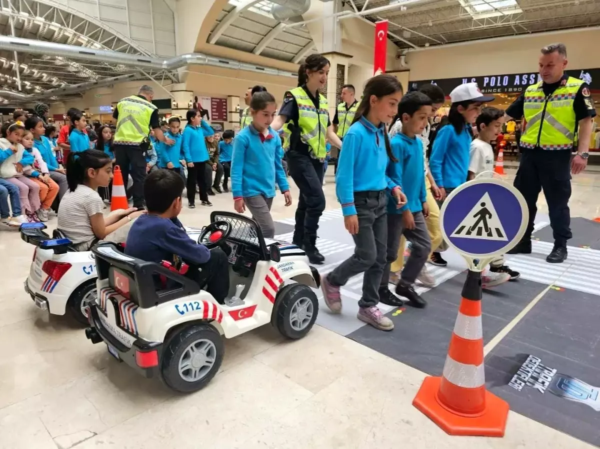 Bozüyük\'te Minikler Trafik Eğitimi Aldı