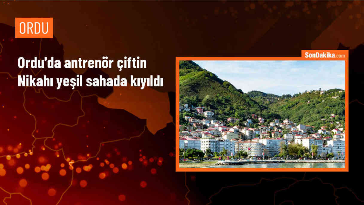 Ordu\'da Antrenör Çift Yeşil Sahada Evlendi