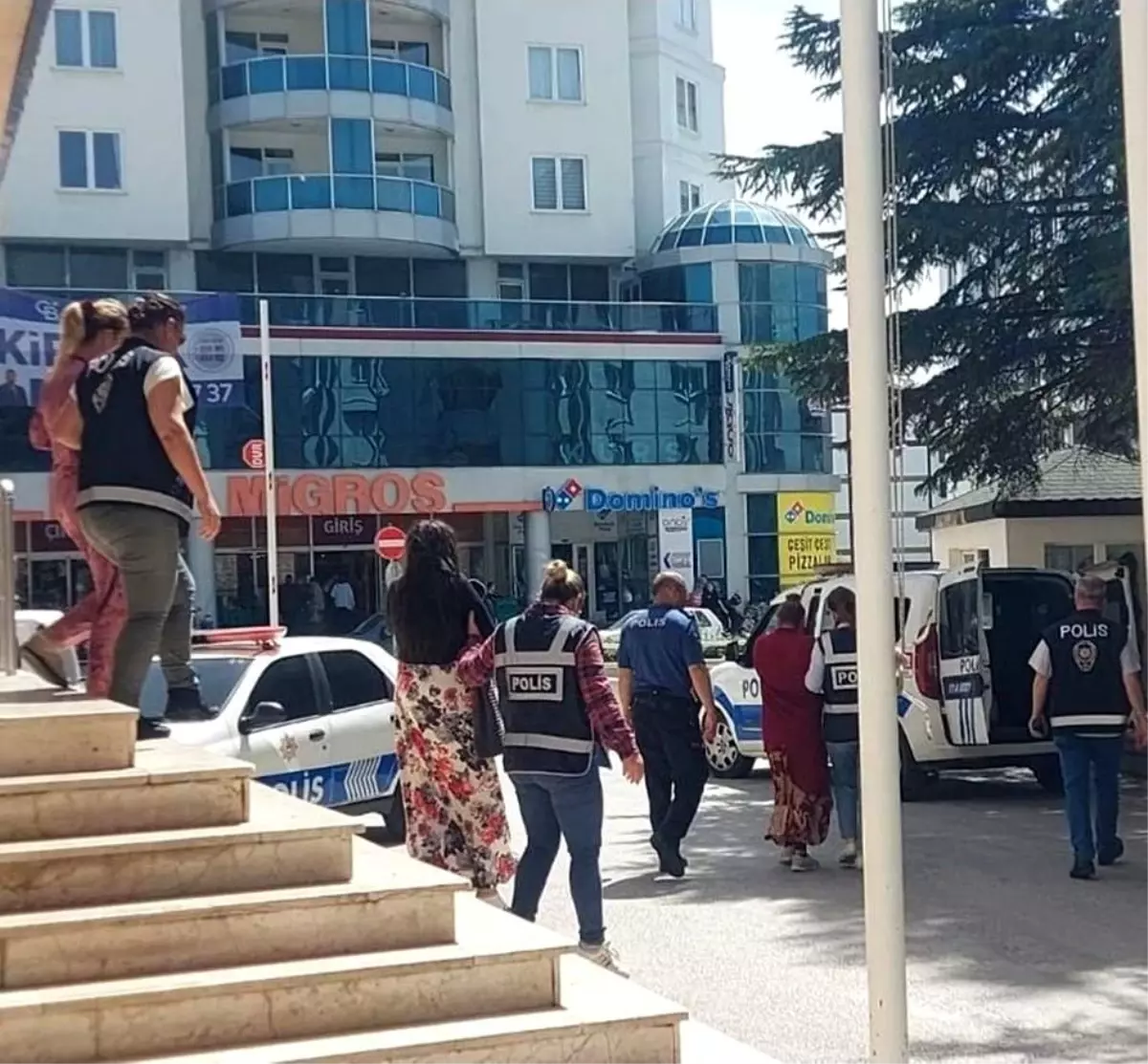 Bozüyük\'te hırsızlık yapan 3 kadın suçüstü yakalandı