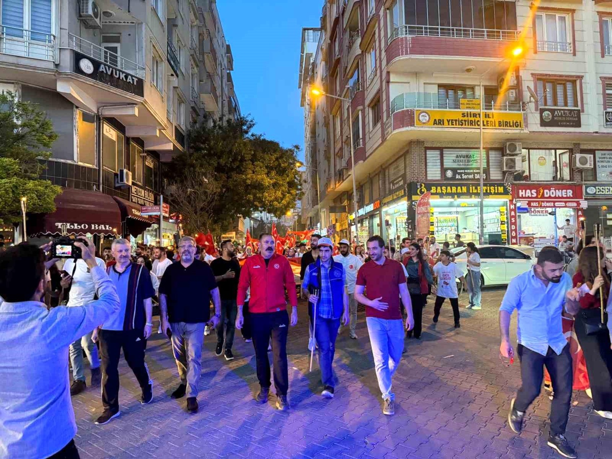 Siirt\'te 19 Mayıs Atatürk\'ü Anma, Gençlik ve Spor Bayramı fener alayıyla kutlandı