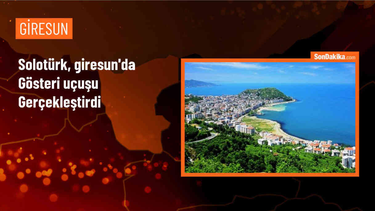 SOLOTÜRK, Giresun\'da gösteri uçuşu yaptı