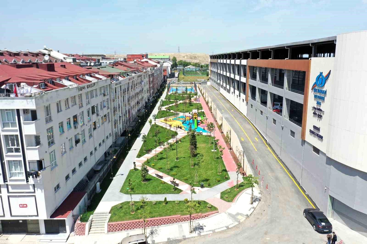 Sultangazi Belediyesi, S Caddesi Kapalı Pazar ve Otopark alanına park ve spor sahası kazandırdı