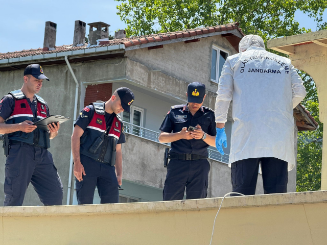 Teslim almaya geldikleri tekneden cansız bedenleri çıktı! Ateş yakıp uyuyan 2 arkadaş karbonmonoksit gazından zehirlendi