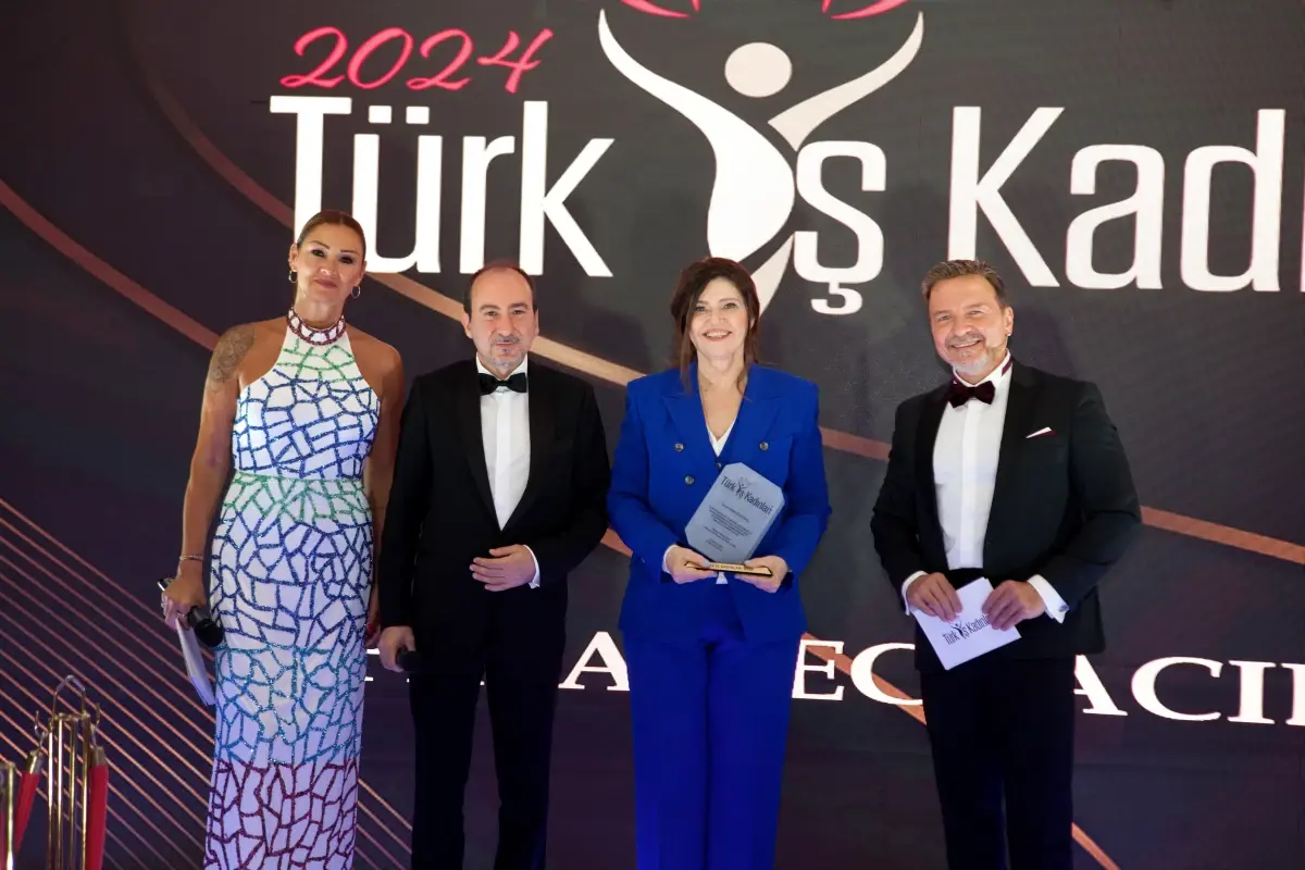 Türk İş Kadınları Plaket Töreni, Fuat Paşa Yalısı\'nda Gerçekleşti