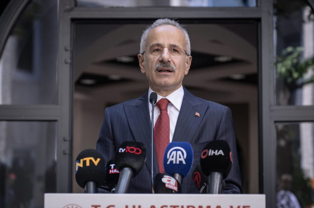 Ulaştırma Bakanı Uraloğlu: Reisi'nin düşen helikopterinin sinyal sistemi kapalıydı