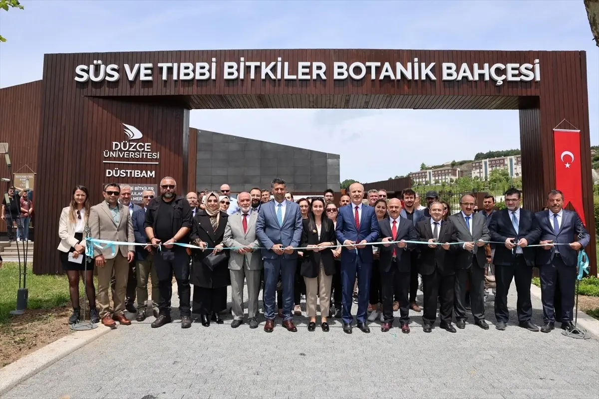 YÖK Başkanı Düzce Üniversitesi\'nde çeşitli birimleri ziyaret etti