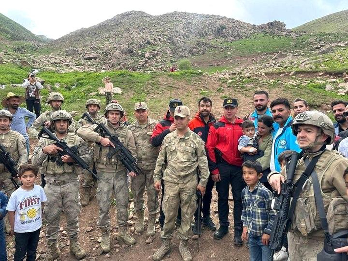 Hakkari\'de kaybolan 4 yaşındaki çocuk arazide uyurken bulundu