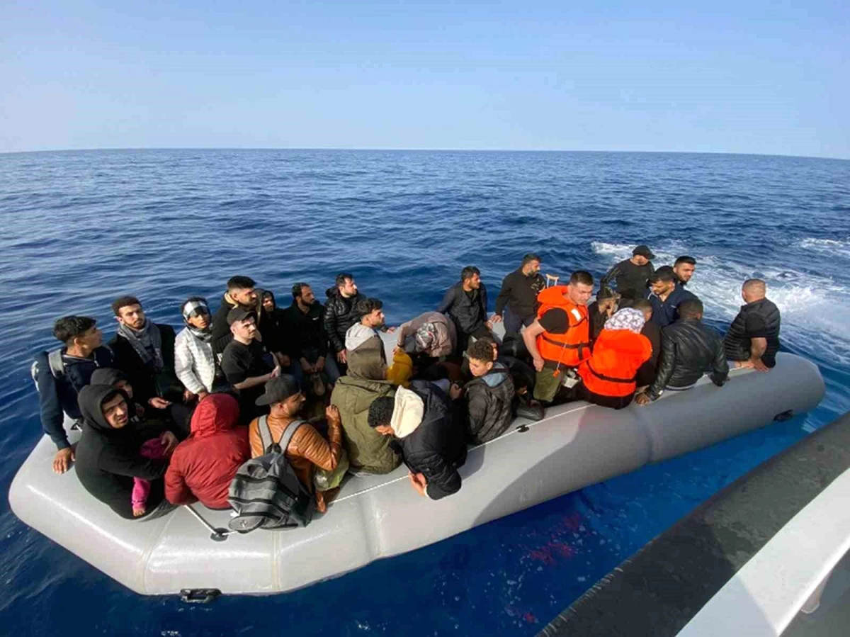 Yunanistan Sahil Güvenlik Unsurları Tarafından Türk Karasularına Geri İtildi, 33 Düzensiz Göçmen Kurtarıldı