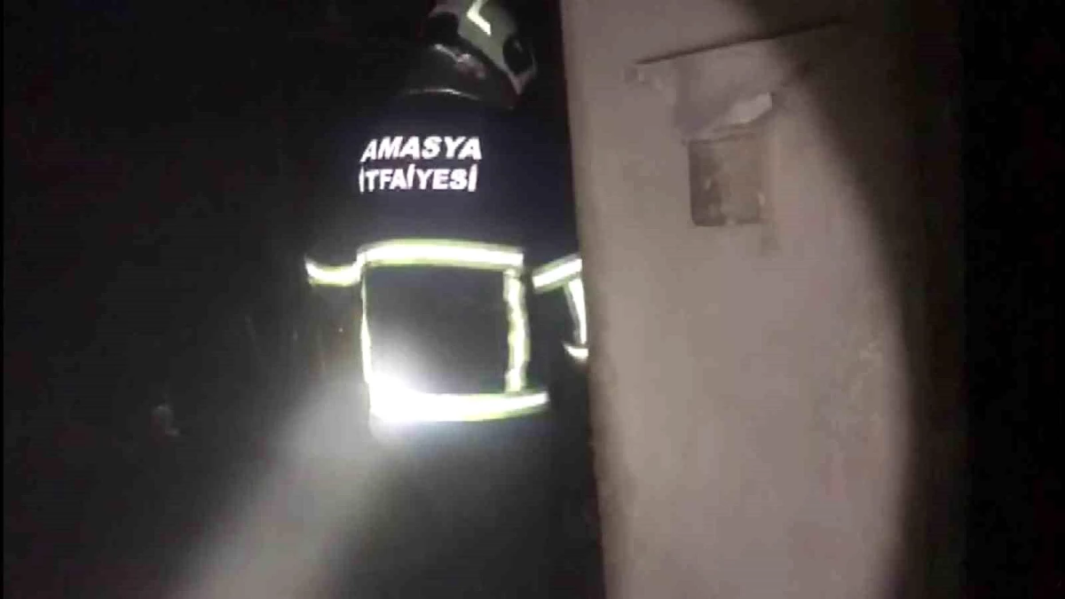 Amasya\'da Karaköprü köyünde ev yangını