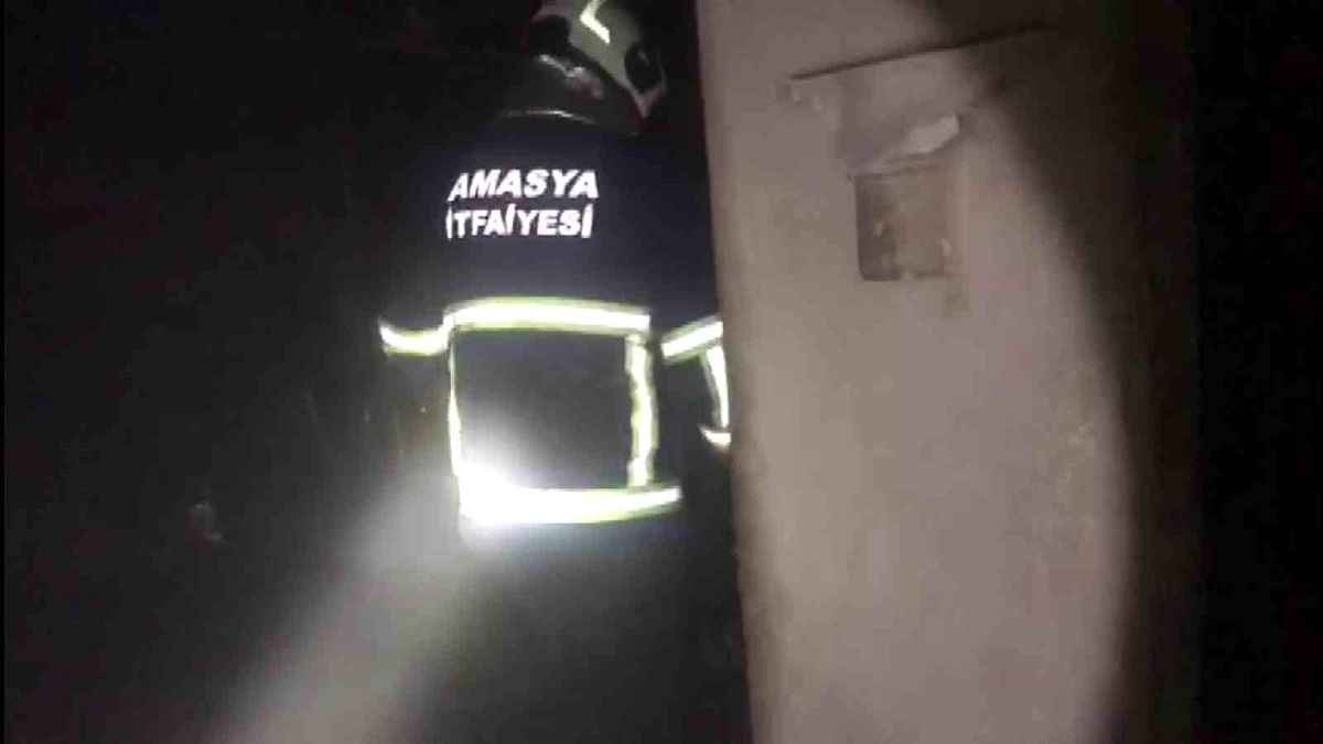 Amasya\'da Karaköprü köyünde ev yangını