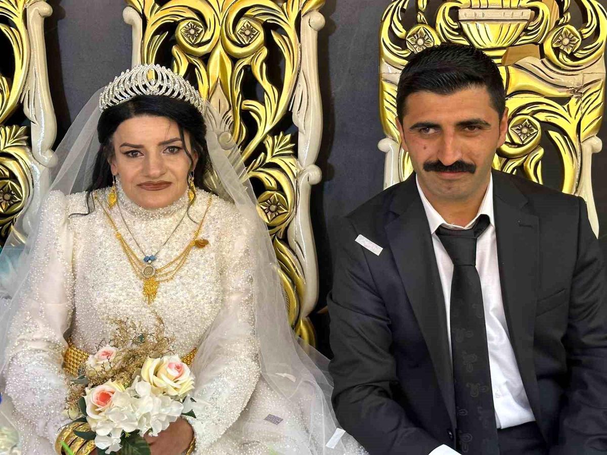 Engelli çift Van\'da görkemli bir düğünle evlendi