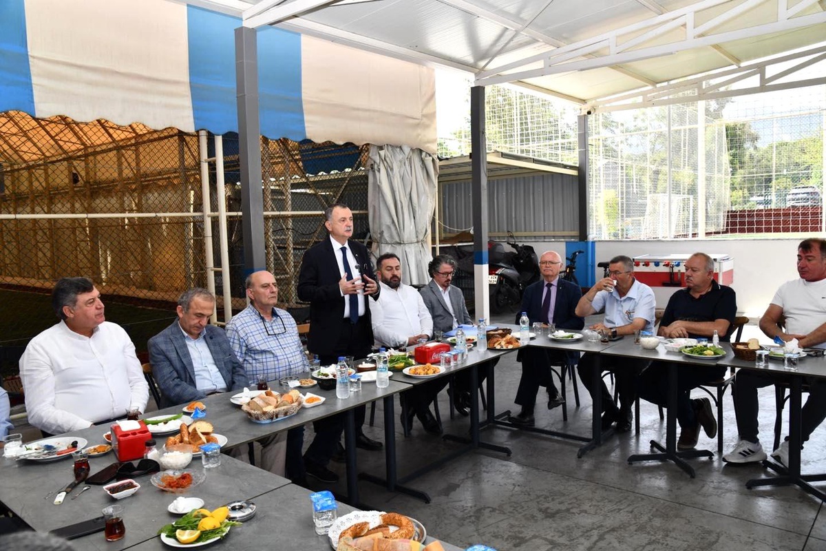 Yunusemre Belediye Başkanı Semih Balaban Küçük Sanayi Sitesi Esnafıyla Buluştu