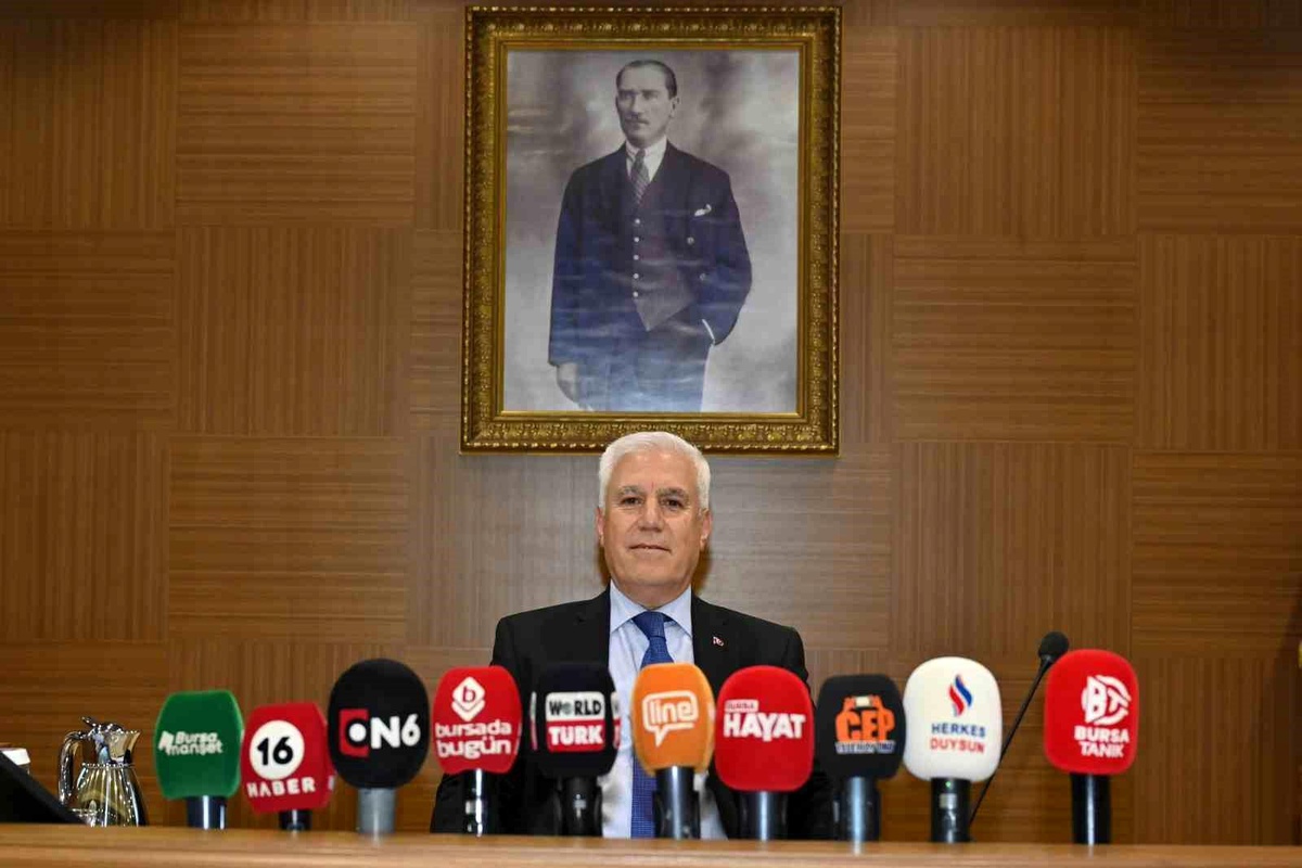 Bursa Büyükşehir Belediye Başkanı Mustafa Bozbey, ihtiyaç sahiplerine destek olmaya devam edeceklerini belirtti
