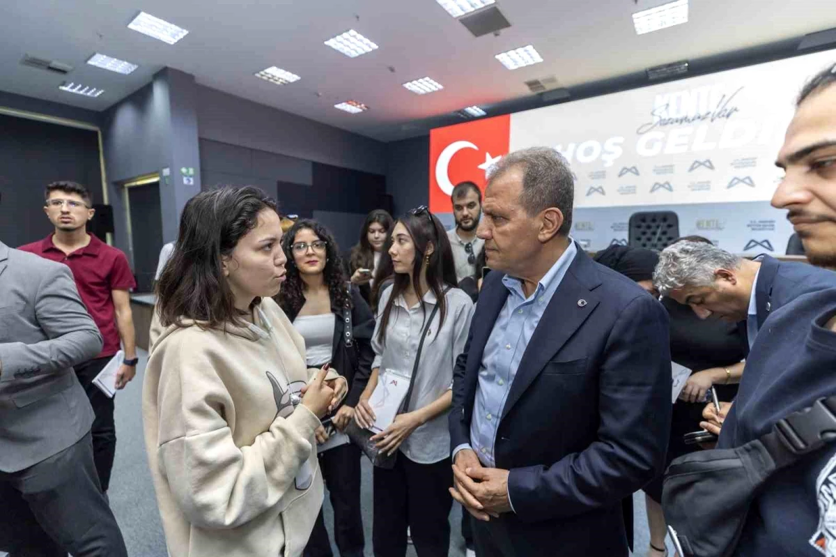 Mersin Büyükşehir Belediye Başkanı Vahap Seçer, Gençlik Buluşması\'nda katılımcı demokrasiyi vurguladı