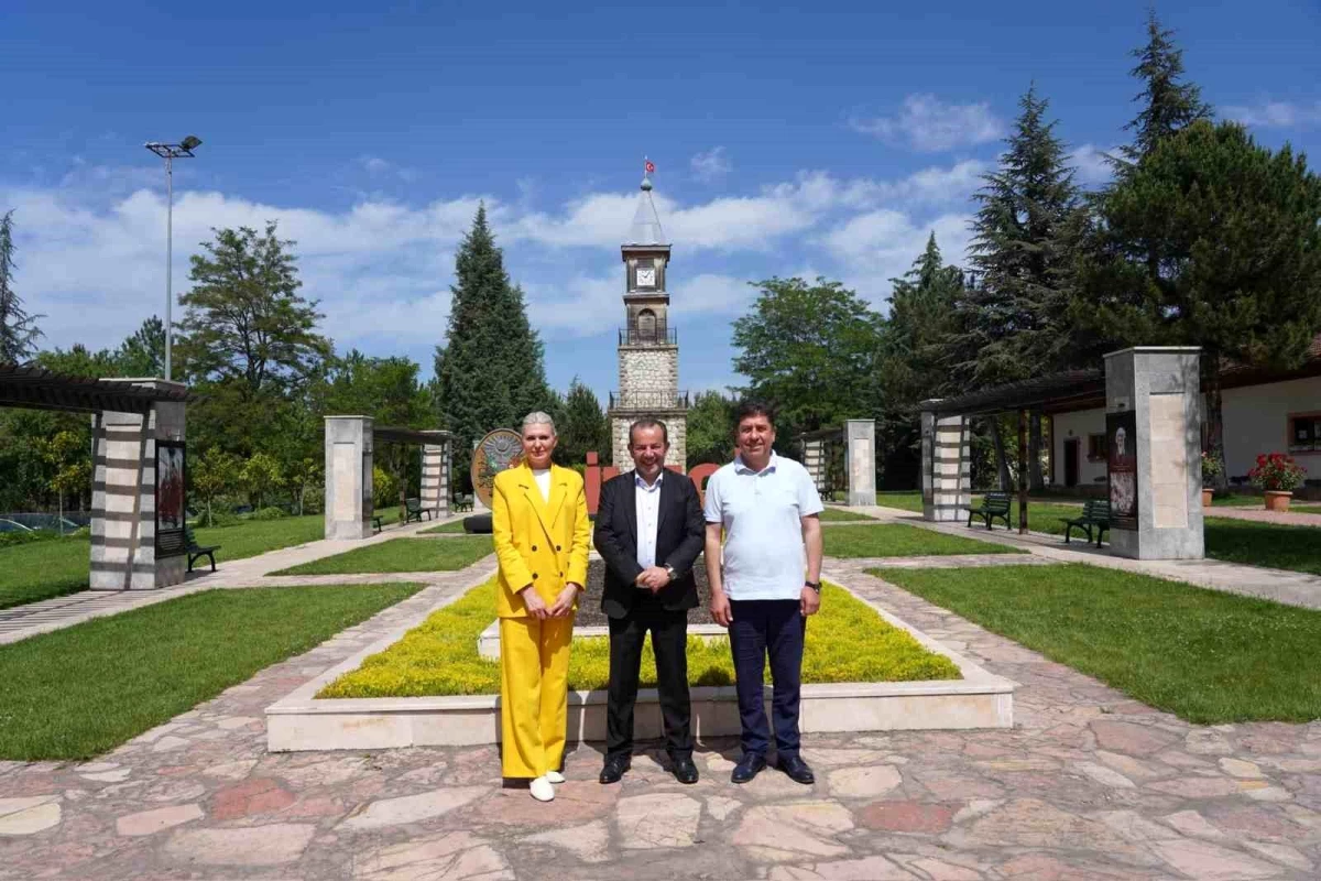 Bolu Belediye Başkanı Tanju Özcan Bilecik Belediye Başkanı Melek Mızrak Subaşı\'nı ziyaret etti