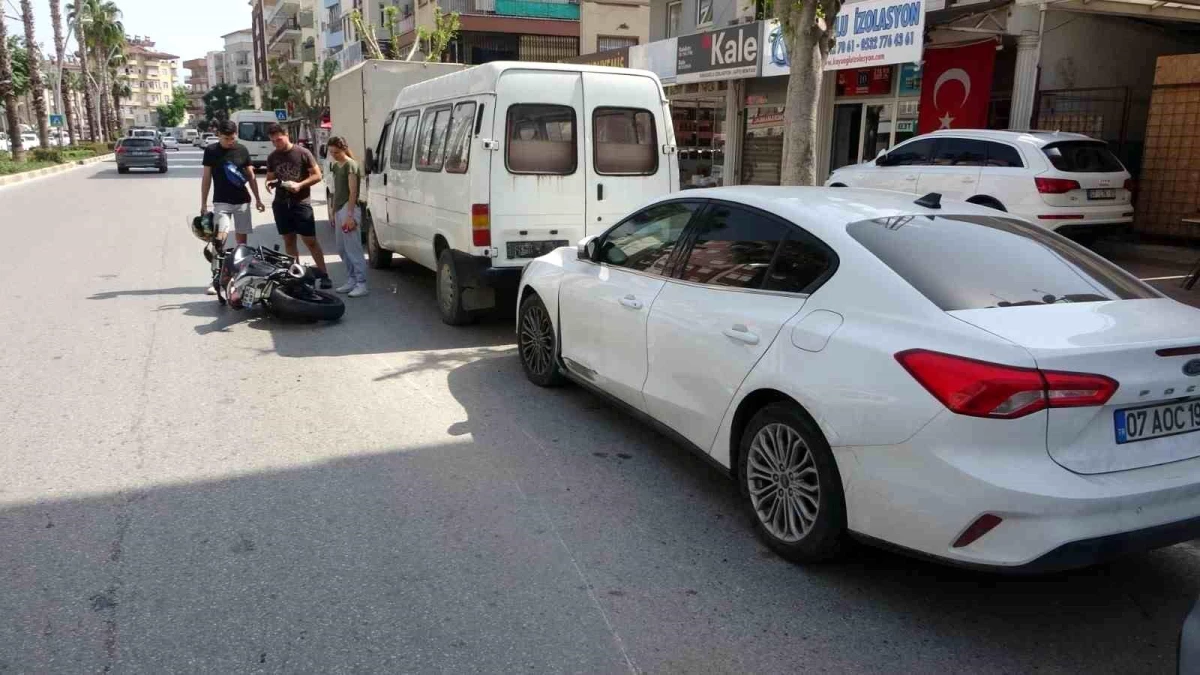Antalya Manavgat\'ta Motosiklet Kazası: Sürücü Yaralandı