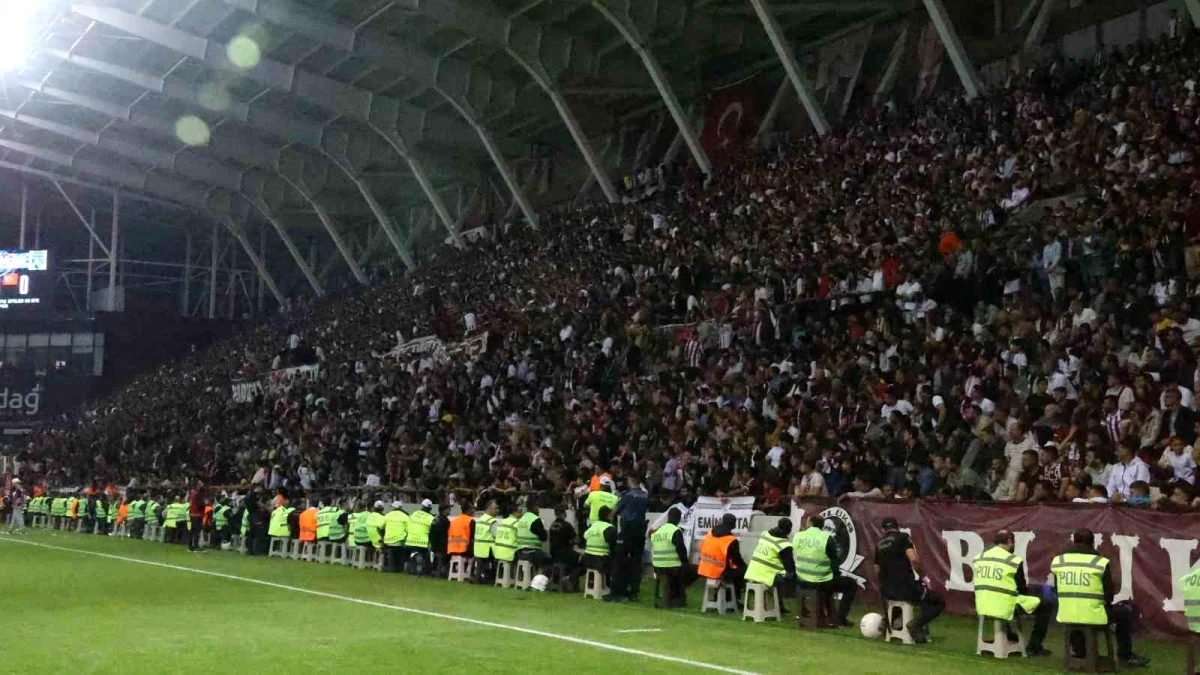 Elazığspor-Efeler 09 SFK maçı Elazığ tarihinin en çok seyirci toplayan maçı oldu