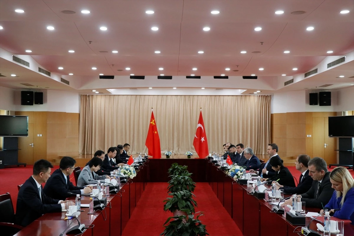 Enerji Bakanı Bayraktar, Çin ile enerji alanında işbirliği olanaklarını görüşmek üzere Pekin\'e gitti