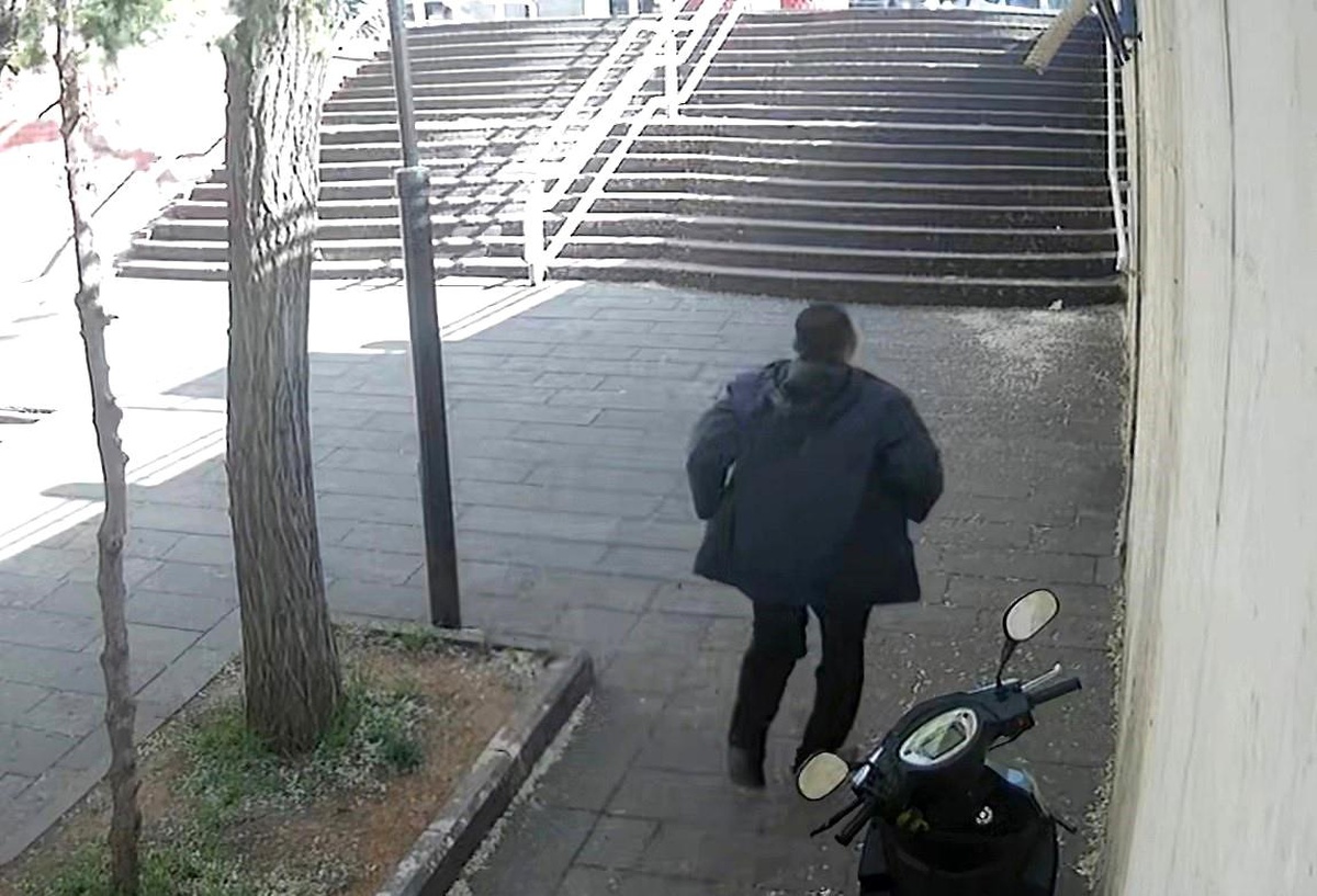 Gaziantep\'te Vatandaş Antep Savunması Şehitliği\'nin Kapısını Öptü