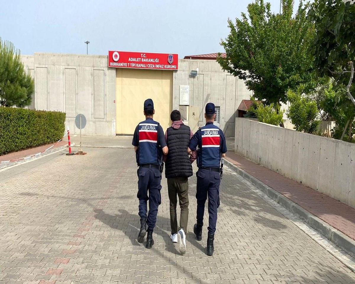 Balıkesir\'de Jandarma Ekipleri 24 Hükümlüyü Yakaladı