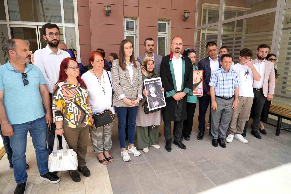 Direksiyon Kursu Öğretmeni Hilal Sultan Kırgöz\'ü Vurarak Öldürmekten Ağırlaştırılmış Müebbet Cezası İstendi