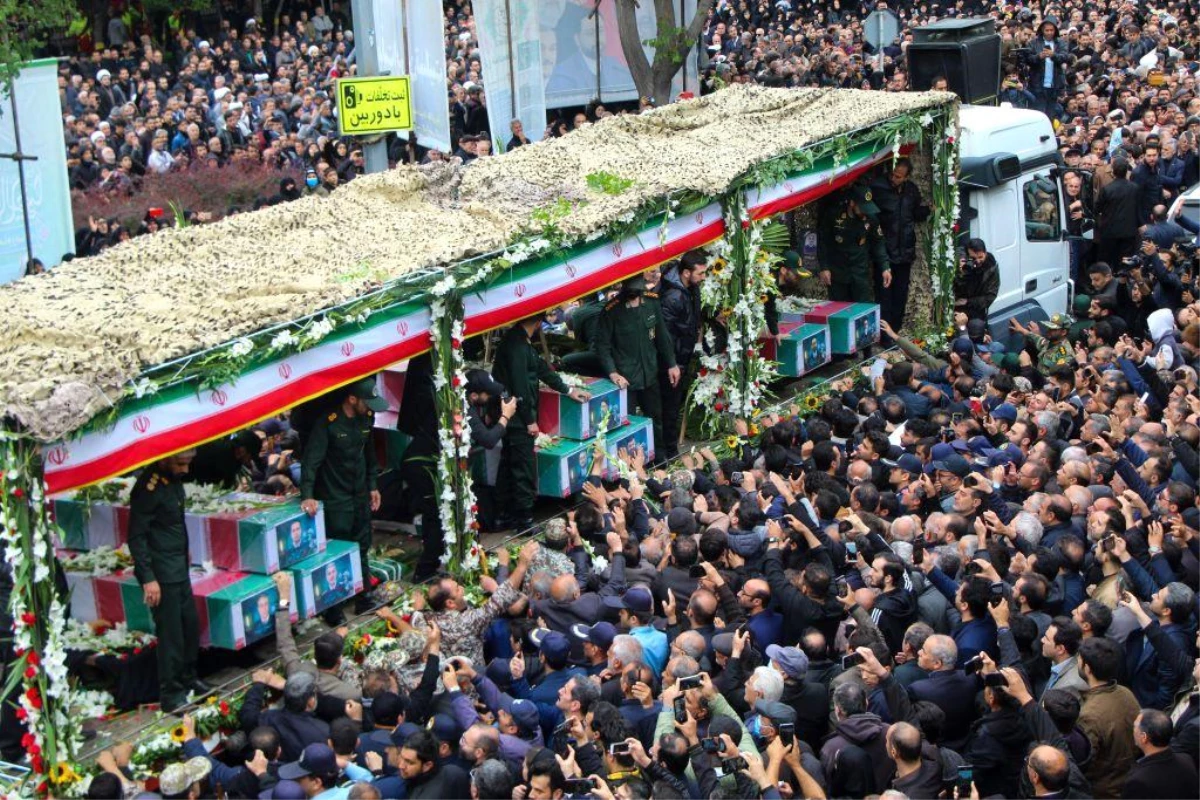 İran Cumhurbaşkanı Reisi ve Dışişleri Bakanı için Tebriz\'de cenaze töreni düzenlendi