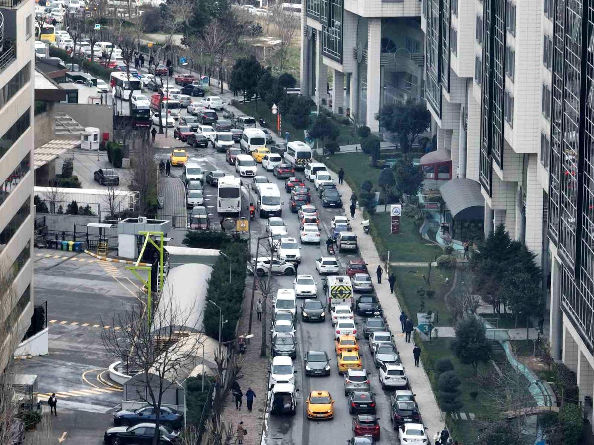 İstanbul\'da Araç Yoğunluğu Rekor Seviyeye Ulaştı
