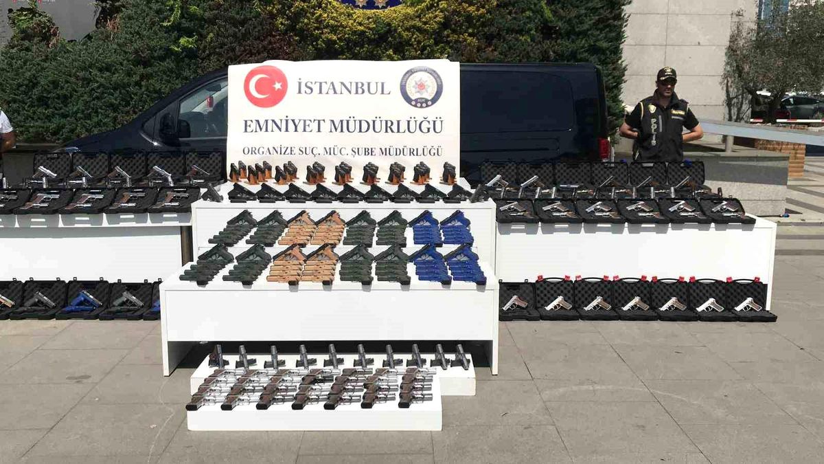 İstanbul\'da Suç Örgütlerine Silah Üretenlere Operasyon: 269 Tabanca Ele Geçirildi