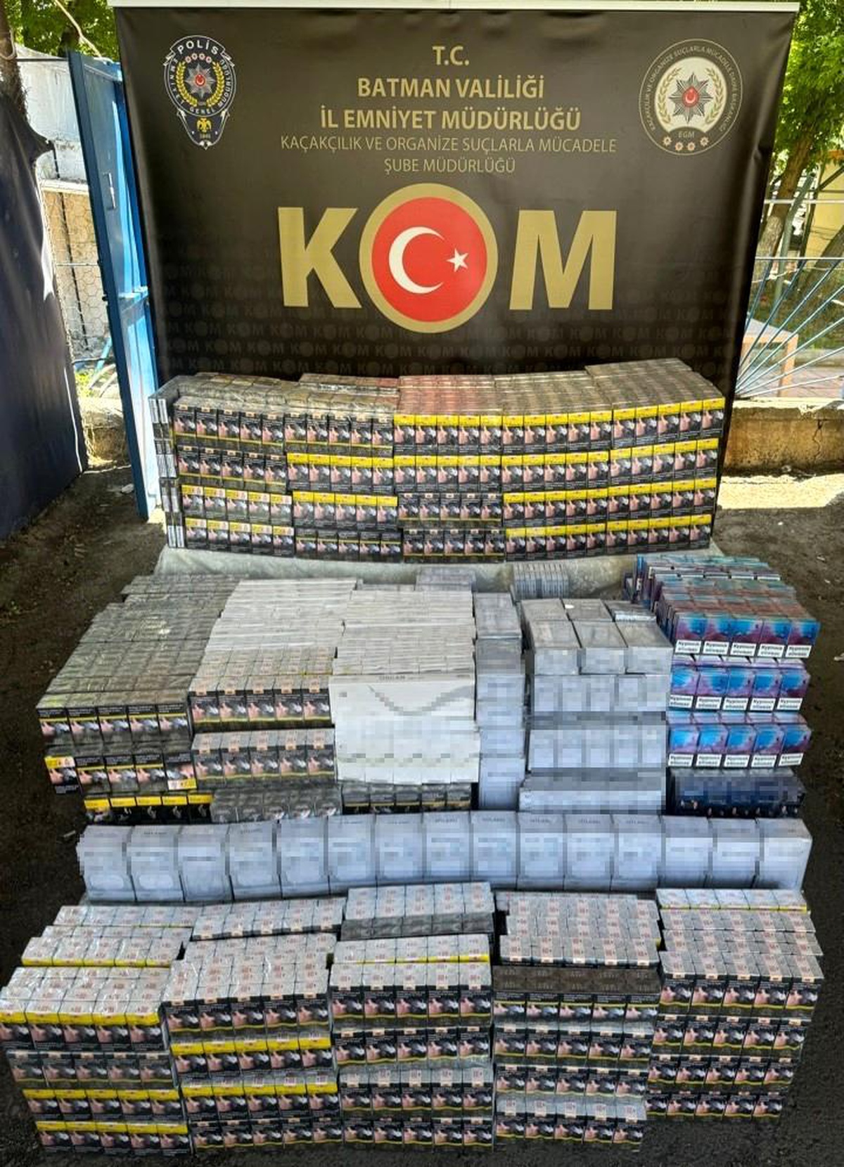 Batman\'da Kaçak Sigara Operasyonu: 10 Bin 560 Paket Sigara Ele Geçirildi
