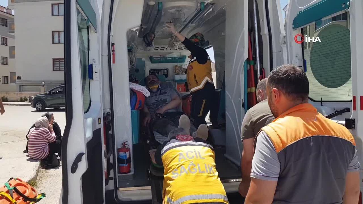 Karabük\'te iki otomobil çarpıştı: 4 yaralı