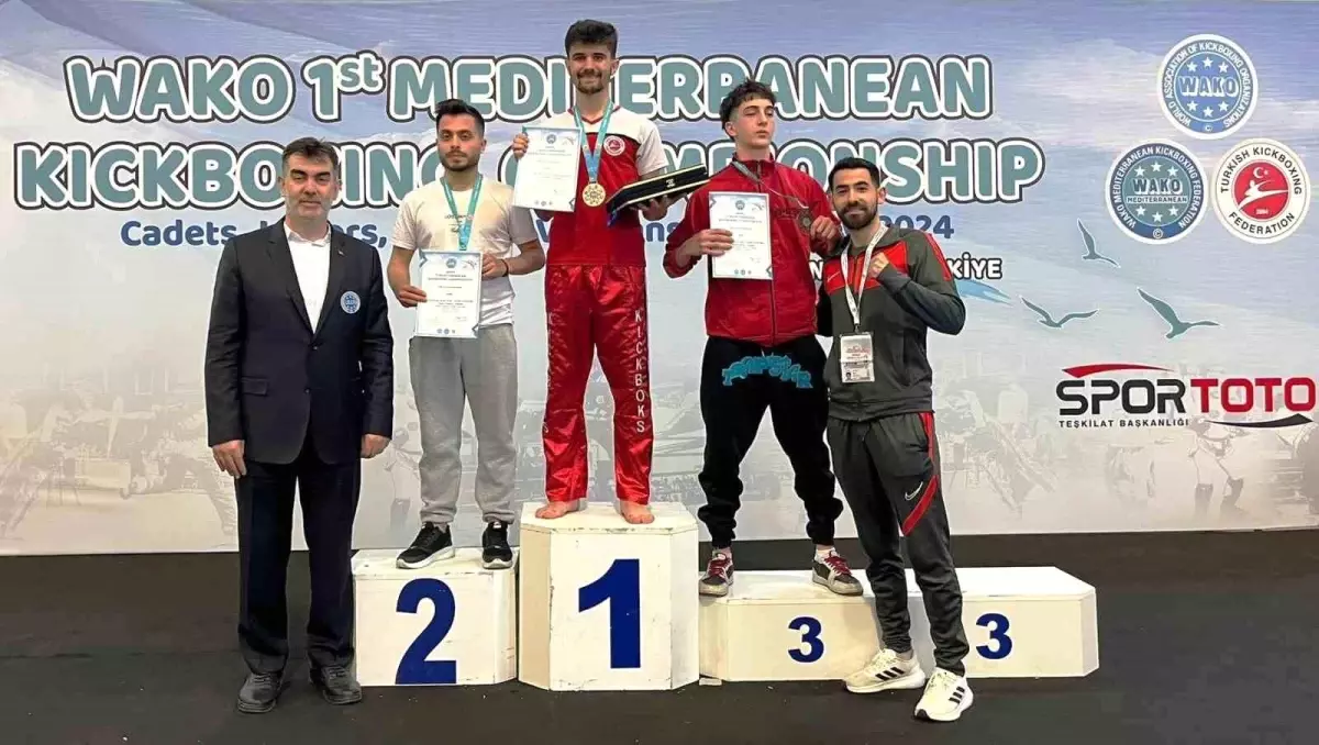 Körfez Gençlerbirliği Sporcusu Burak Güneş, 1. Uluslararası Akdeniz Kick Boks Şampiyonası\'nda şampiyon oldu