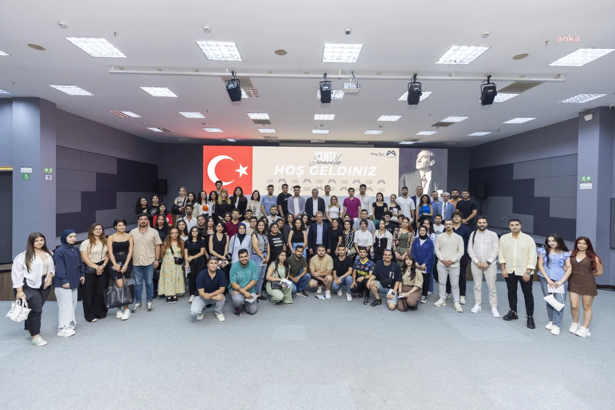 Mersin Büyükşehir Belediye Başkanı Vahap Seçer, Gençlik Buluşması\'nda öğrencilere desteklerini anlattı