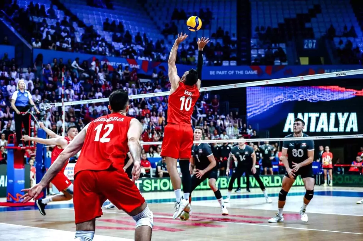 A Milli Erkek Voleybol Takımı, FIVB Milletler Ligi\'ndeki ilk maçında Kanada\'ya yenildi