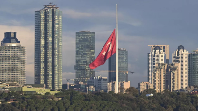 Reisi'nin ölümü nedeniyle Türkiye'de 1 günlük yas! Bayraklar yarıya indirildi
