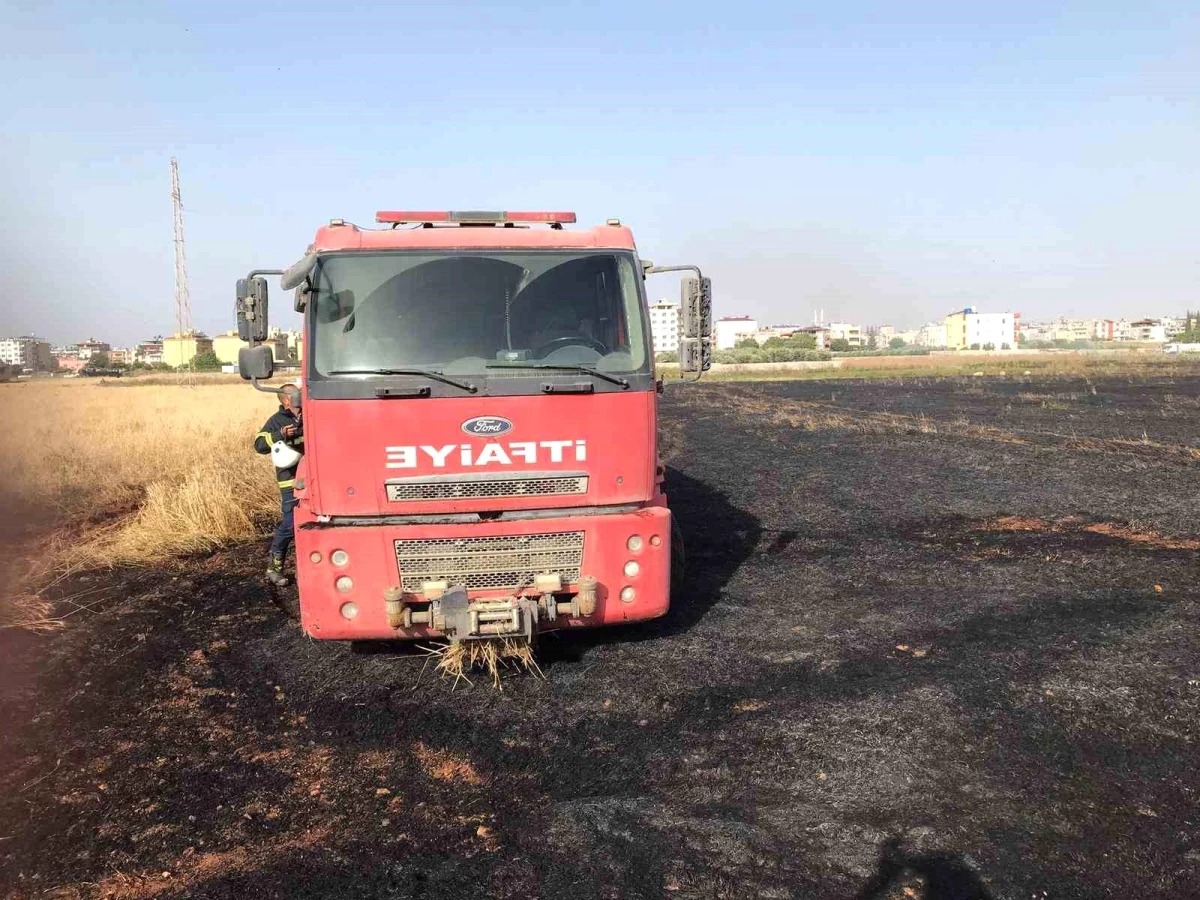Hatay\'ın Reyhanlı ilçesinde buğday tarlasında yangın çıktı