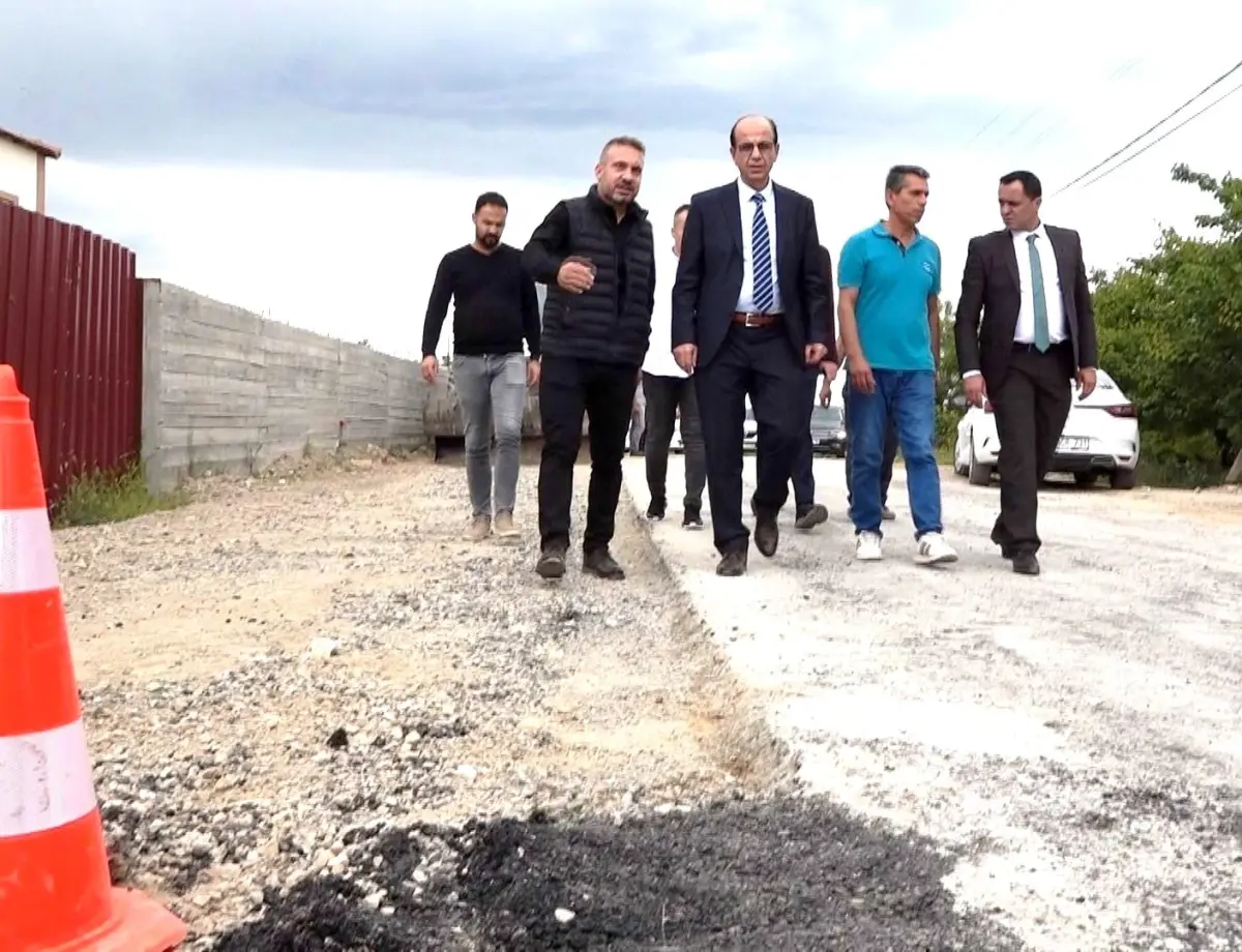 Yeşilyurt Belediyesi Samanköy Mahallesinde Yol Yenileme Çalışmalarını İnceledi