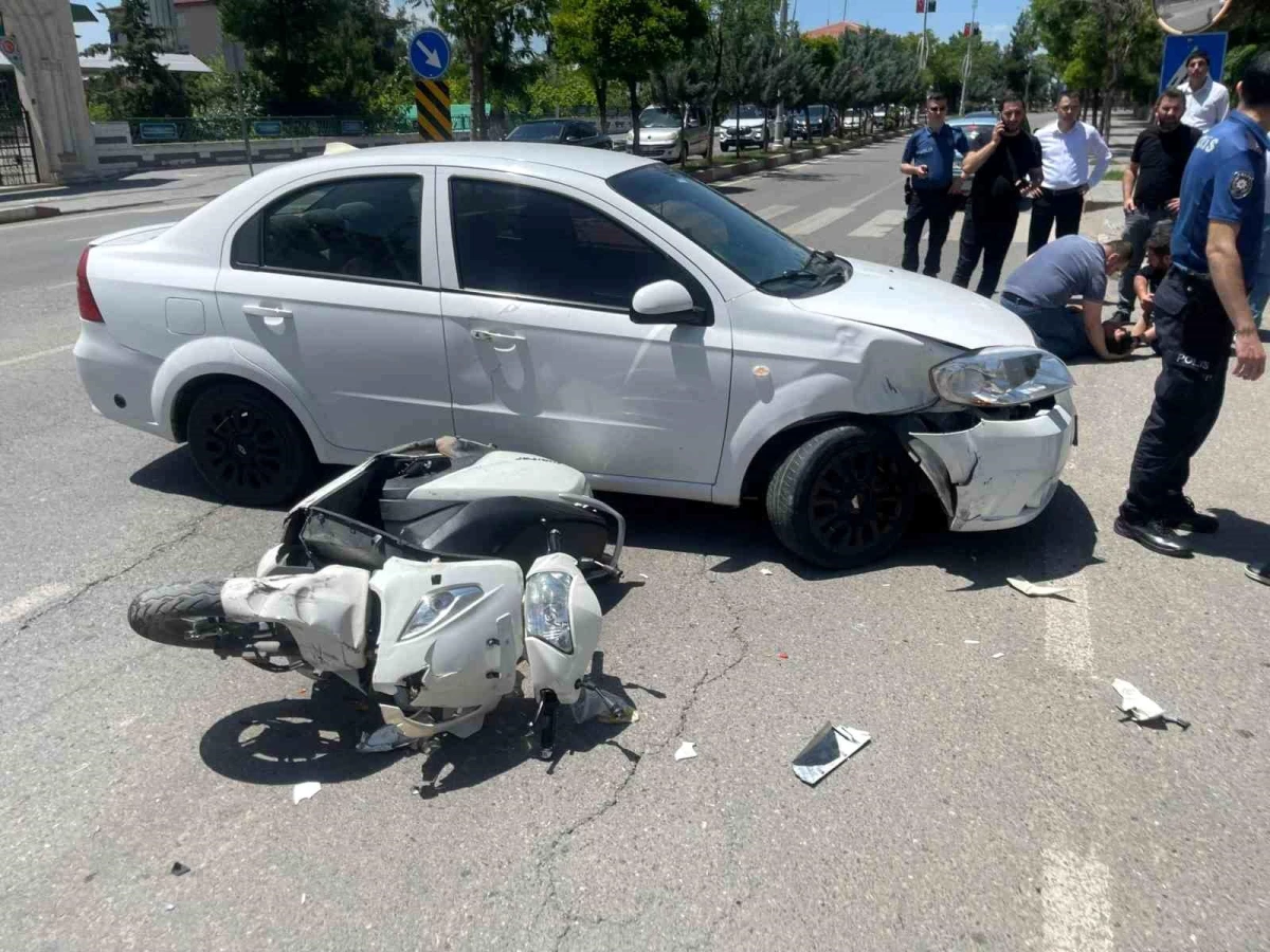 Siirt\'te otomobilin motosiklet sürücüsüne çarpması sonucu 1 kişi yaralandı