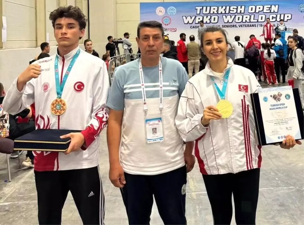 Sivaslı sporcular Kickboks Dünya Kupası ve Uluslararası Akdeniz Şampiyonası\'ndan 11 madalya ile kente döndü